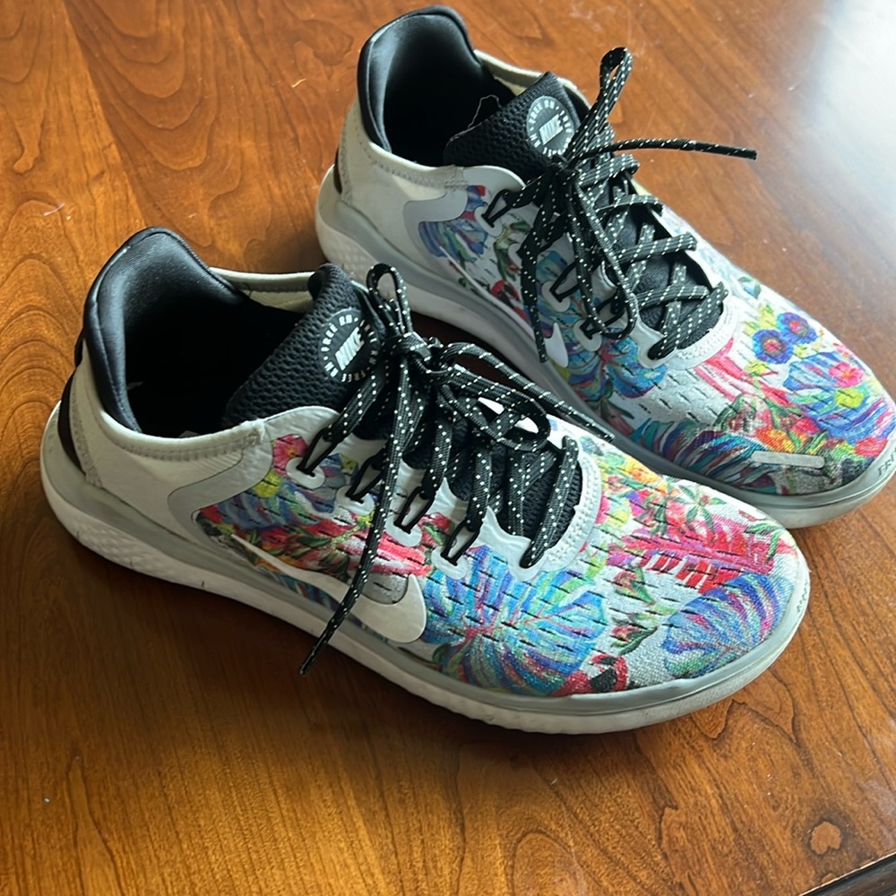 Women’s Nike Free RN tropical